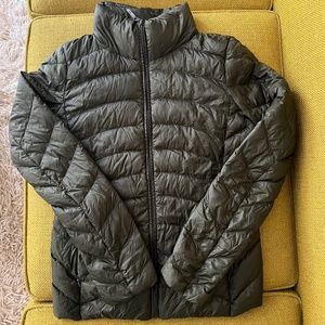 Uniqlo Ultra Light Down Jacket in Olive Green XS